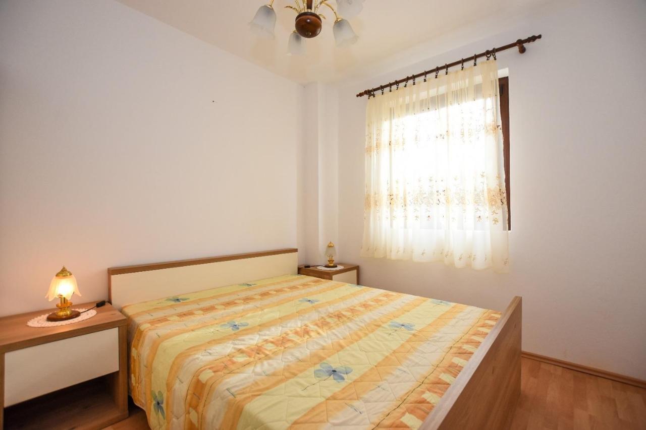 Apartments Luce - Family Friendly & Parking Паг Экстерьер фото