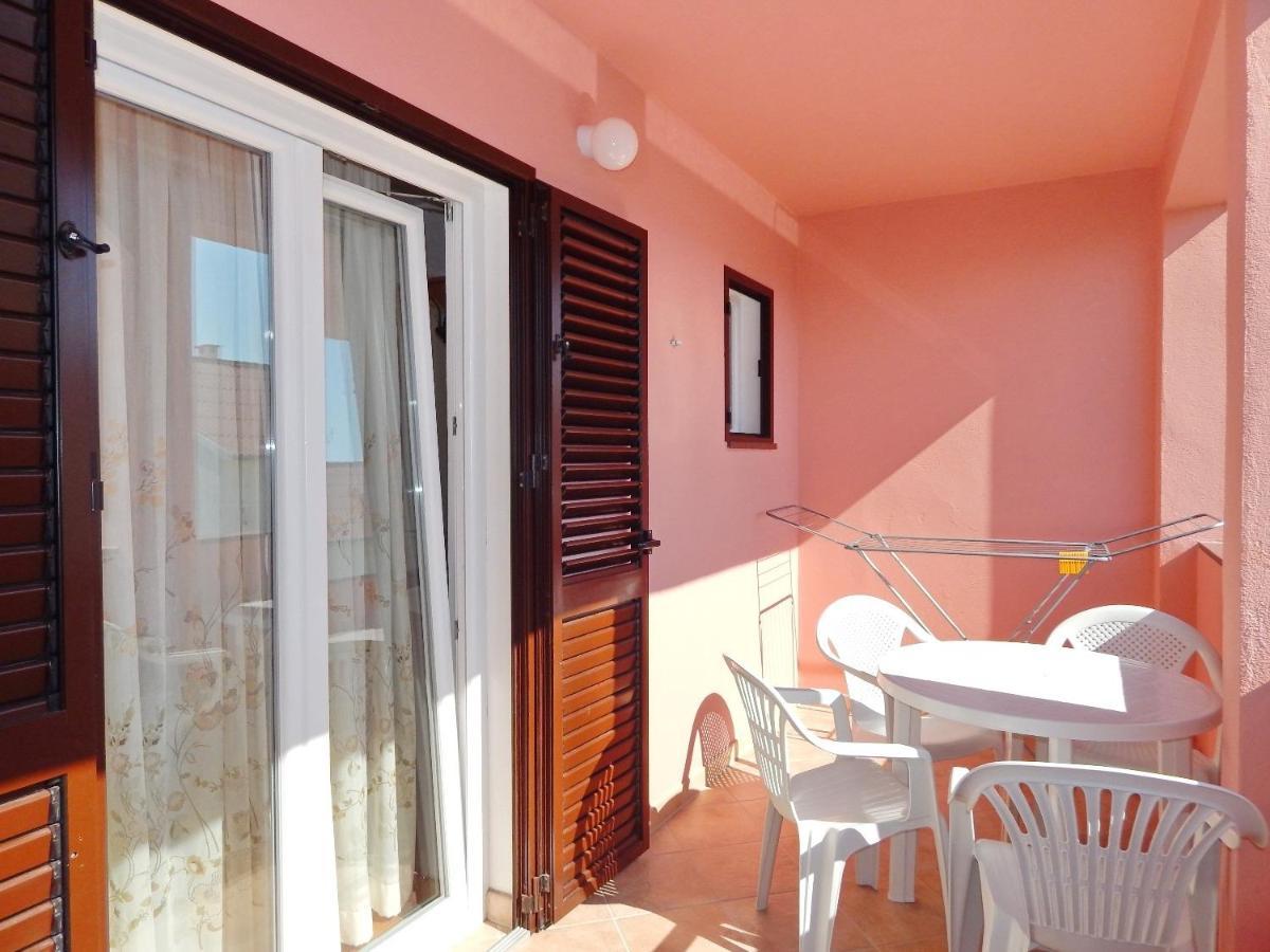 Apartments Luce - Family Friendly & Parking Паг Экстерьер фото