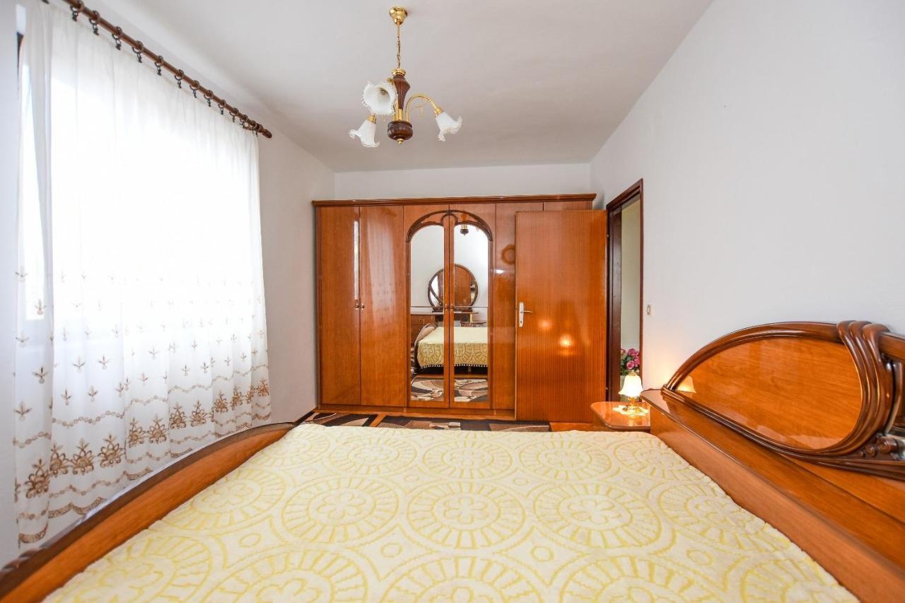 Apartments Luce - Family Friendly & Parking Паг Экстерьер фото